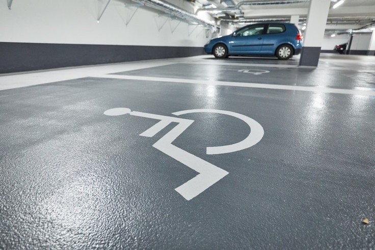 Bild der Behindertenparkplätze in der Tiefgarage